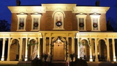 Oaklands Mansion at Christmas