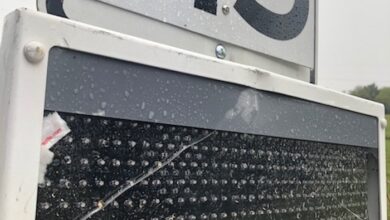 Cracked speed sign