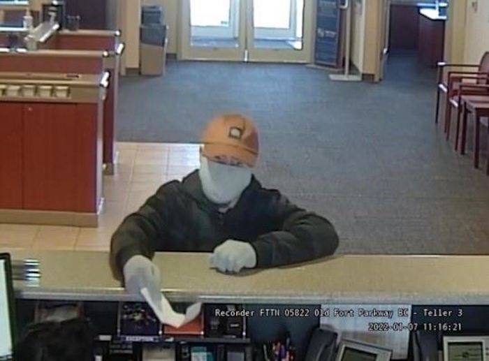Man robs Murfreesboro bank