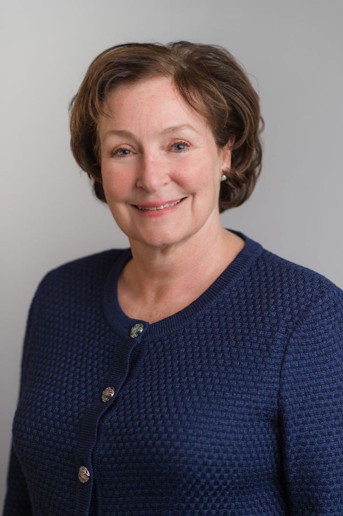 Leslie Akins