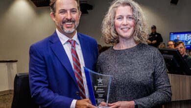 Mayor Shane McFarland recognizes Parks employee Allison Davidson as STARS recipient