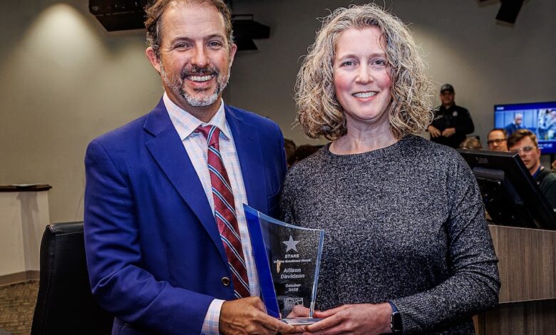 Mayor Shane McFarland recognizes Parks employee Allison Davidson as STARS recipient