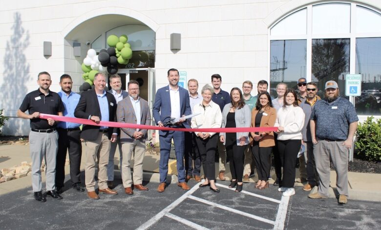 Thomas & Hutton Ribbon Cutting