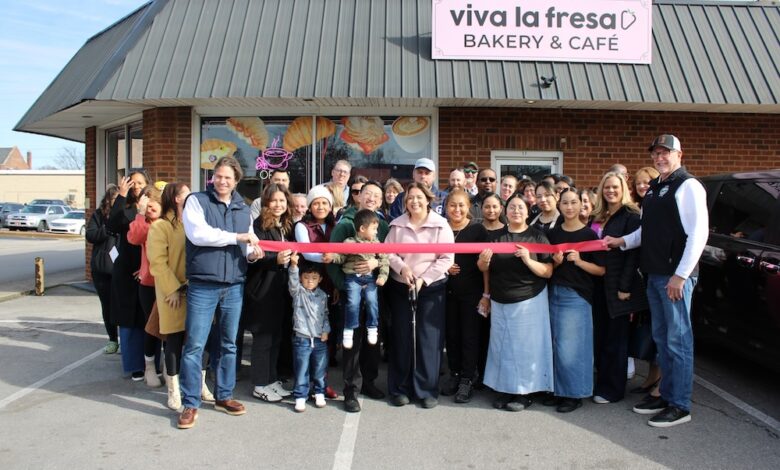 Viva La Fresa Bakery & Cafe Ribbon Cutting