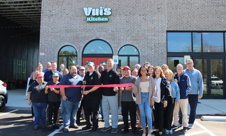 Vui's Kitchen Ribbon Cutting