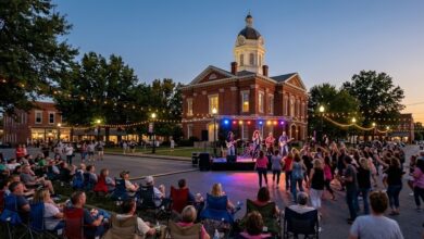 Free evening concert on the Murfreesboro courthouse square (illustrative)